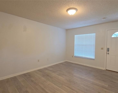 652 W Minnesota Avenue - Photo Thumbnail 3