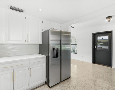 2723 Lynnhurst Street - Photo Thumbnail 7