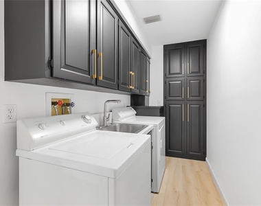 2723 Lynnhurst Street - Photo Thumbnail 26