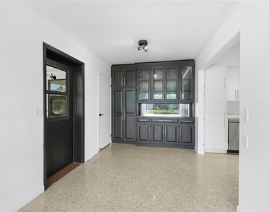 2723 Lynnhurst Street - Photo Thumbnail 5