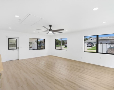 2723 Lynnhurst Street - Photo Thumbnail 14
