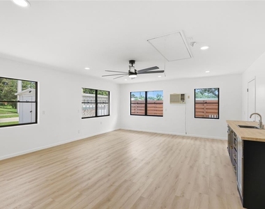 2723 Lynnhurst Street - Photo Thumbnail 13