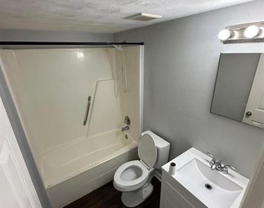 3215 N 49th Street - Photo Thumbnail 10