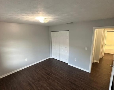 3215 N 49th Street - Photo Thumbnail 6