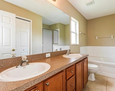 3428 Se 4th Place - Photo Thumbnail 6