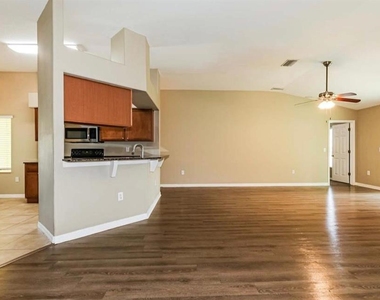 3428 Se 4th Place - Photo Thumbnail 2