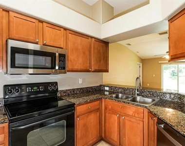 3428 Se 4th Place - Photo Thumbnail 3
