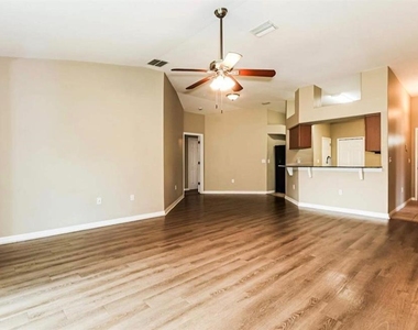 3428 Se 4th Place - Photo Thumbnail 1