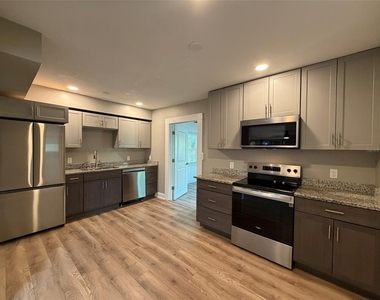 101 W Lemon Street - Photo Thumbnail 5