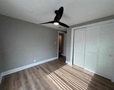 101 W Lemon Street - Photo Thumbnail 10