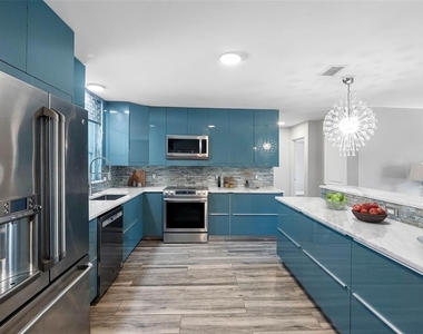 439 Capri Way Ne - Photo Thumbnail 8