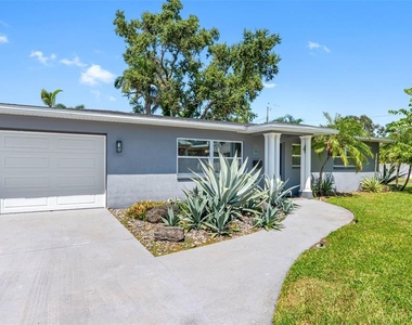 439 Capri Way Ne - Photo Thumbnail 1