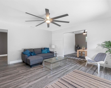 439 Capri Way Ne - Photo Thumbnail 11