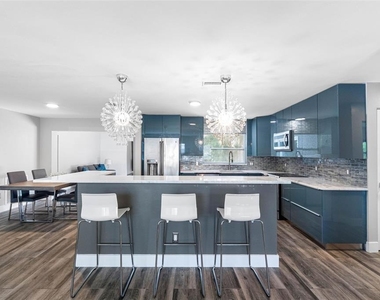 439 Capri Way Ne - Photo Thumbnail 7