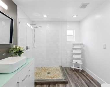 439 Capri Way Ne - Photo Thumbnail 17