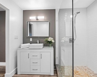 439 Capri Way Ne - Photo Thumbnail 18