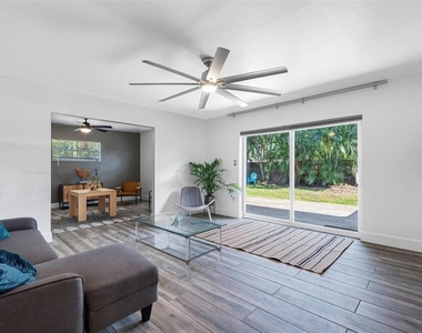 439 Capri Way Ne - Photo Thumbnail 10