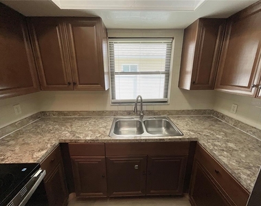 4041 53rd Avenue N - Photo Thumbnail 4