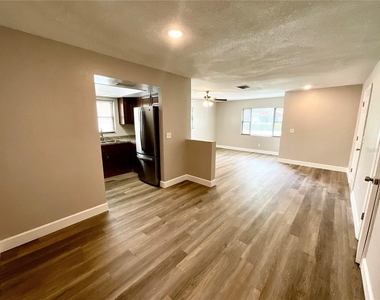 4041 53rd Avenue N - Photo Thumbnail 10
