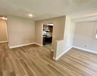 4041 53rd Avenue N - Photo Thumbnail 5