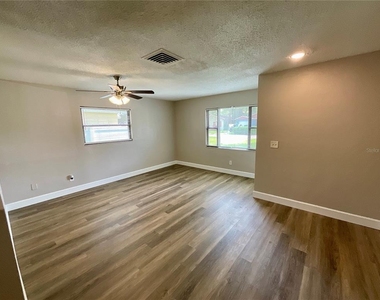 4041 53rd Avenue N - Photo Thumbnail 6