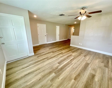 4041 53rd Avenue N - Photo Thumbnail 8