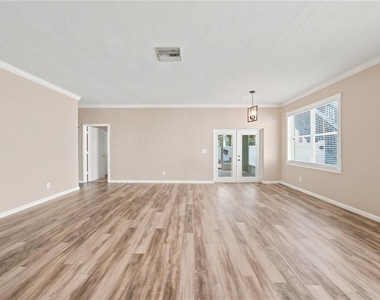 2318 W Cherry Street - Photo Thumbnail 7