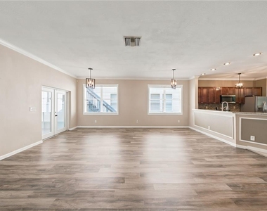 2318 W Cherry Street - Photo Thumbnail 3