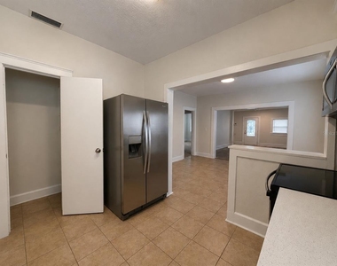 103 W Emma Street - Photo Thumbnail 4