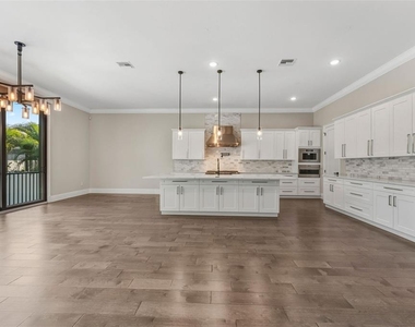 481 W Davis Boulevard - Photo Thumbnail 7