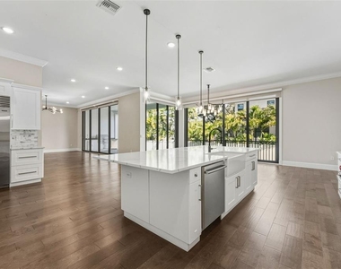 481 W Davis Boulevard - Photo Thumbnail 9