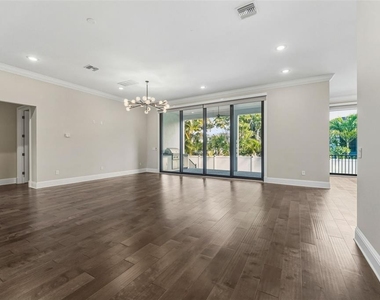 481 W Davis Boulevard - Photo Thumbnail 5