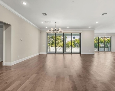 481 W Davis Boulevard - Photo Thumbnail 4