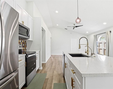 5916 Lake Front Drive - Photo Thumbnail 12