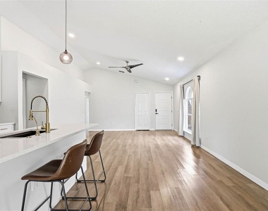 5916 Lake Front Drive - Photo Thumbnail 11