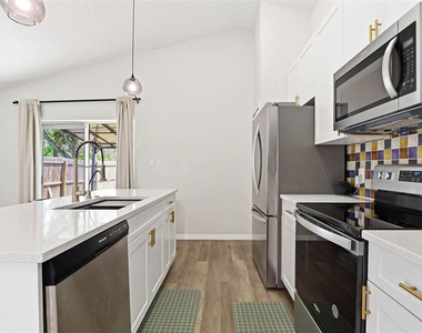 5916 Lake Front Drive - Photo Thumbnail 14