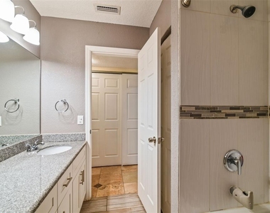 4802 W Longfellow Avenue - Photo Thumbnail 20