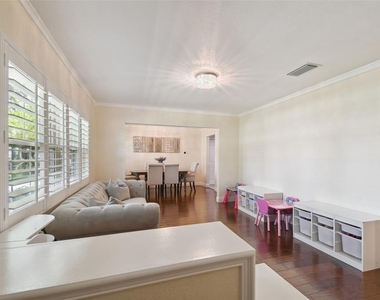 4802 W Longfellow Avenue - Photo Thumbnail 2
