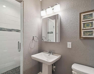4802 W Longfellow Avenue - Photo Thumbnail 23