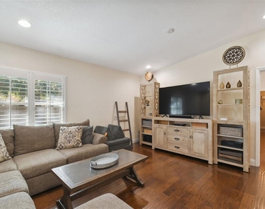4802 W Longfellow Avenue - Photo Thumbnail 32