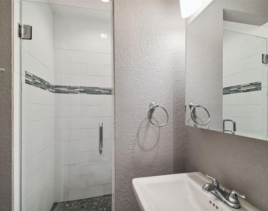 4802 W Longfellow Avenue - Photo Thumbnail 24