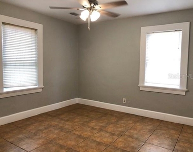 2125 44th Avenue N - Photo Thumbnail 4