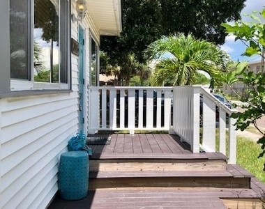 2125 44th Avenue N - Photo Thumbnail 2