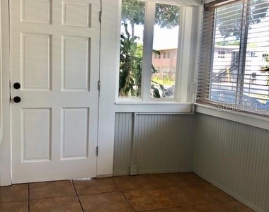 2125 44th Avenue N - Photo Thumbnail 3