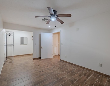 501 Bryan Road - Photo Thumbnail 11
