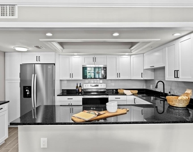 100 Oakmont - Photo Thumbnail 4