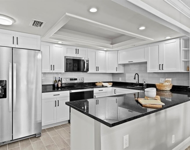 100 Oakmont - Photo Thumbnail 3