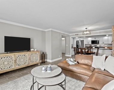 100 Oakmont - Photo Thumbnail 10