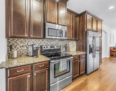 9715 Bay Grove Lane - Photo Thumbnail 8