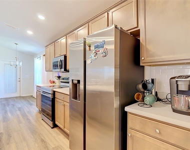 609 Ambleside Drive - Photo Thumbnail 9